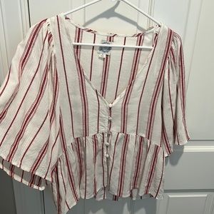 Women’s neck flowy top.